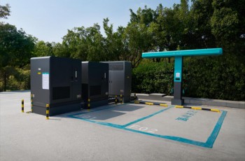 电影《惊蛰无声》车戏太上头！特工开国产车追击，每一帧都燃到窒息